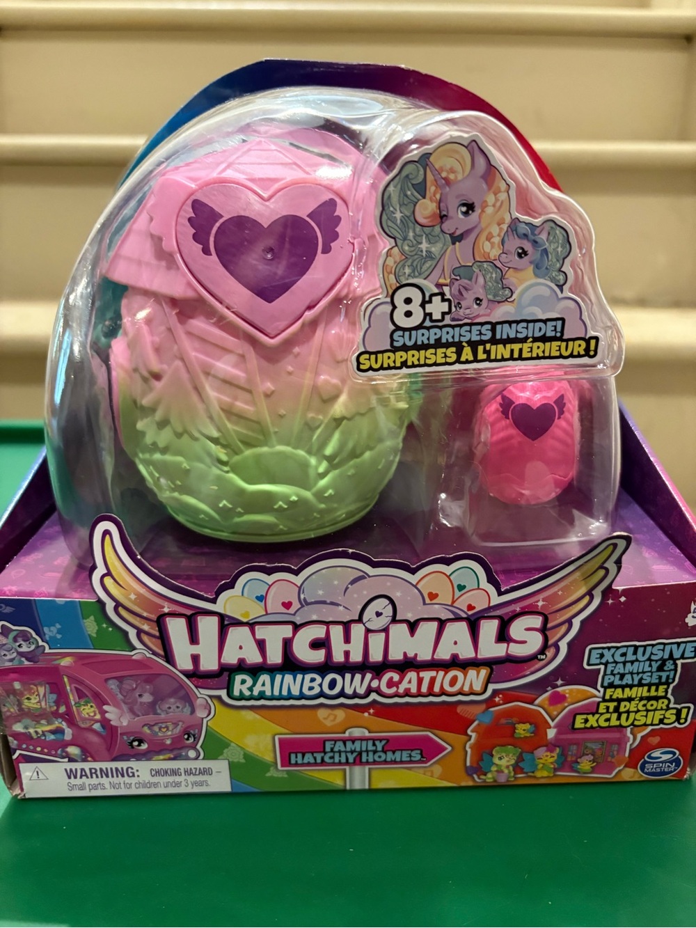 Hatchimal Rainbow-cation Family Hatchy Home